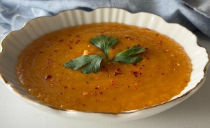 מרק בטטה ועדשים כתומות (צילום: חנושה (בת חן שמעיה))