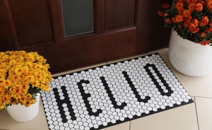 שטיחון כניסה, כניסה לבית (צילום: shutterstock_New_Africa)