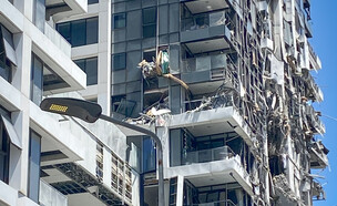 המגדל ברחוב דה וינצ'י בתל אביב לאחר שנפגע מטיל איראני (צילום: אבשלום שושני, פלאש 90)