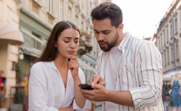 תיירים טלפון רחוב