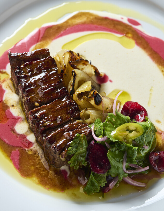 שיפוד דפדופי פילה על אחו בלנקו עם גספצ'ו דובדבנים