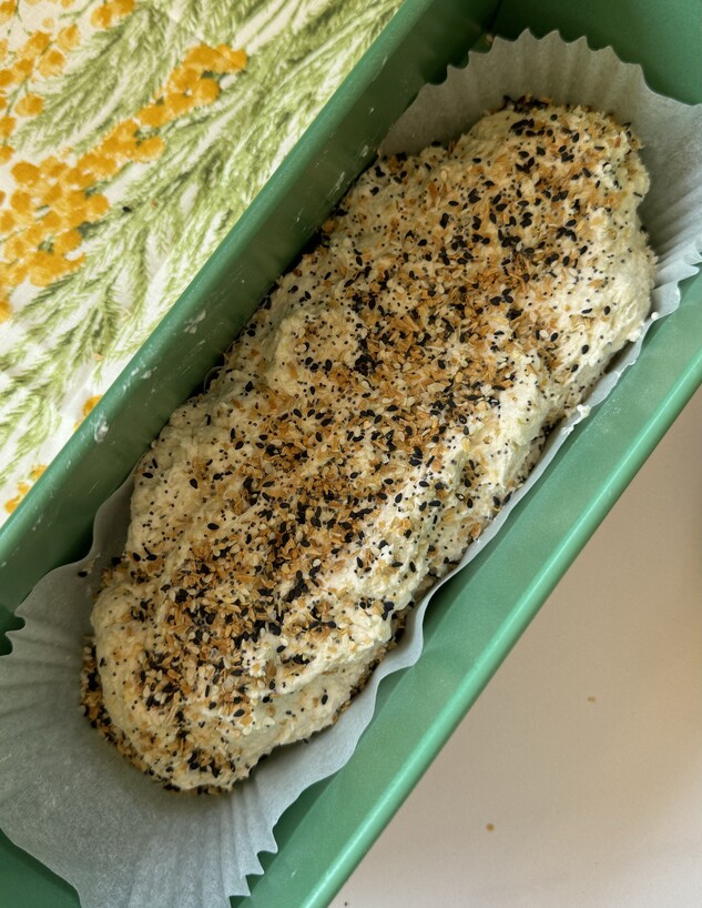  לחם ללא התפחה וללא שמרים. מערבבים ולתנור (צילום: יעל קצב, mako אוכל)