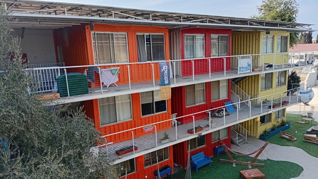 מבנה ממכולות בשדרות מבנה ממכולות בשדרות