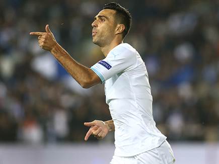 זהבי חוגג באיי פארו (GETTY) זהבי חוגג באיי פארו (GETTY)