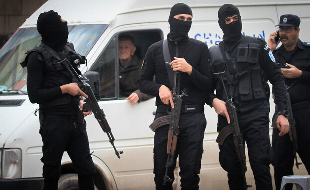 חמושים פלסטינים ביו"ש (צילום: נאסר אישתייה, פלאש 90)