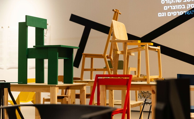 תערוכת כיסאות שנקר כסאות מיניאטורים. מחלקת תכשיטנות שנקר. תערוכת כיסאות שנקר כסאות מיניאטורים. מחלקת תכשיטנות שנקר.