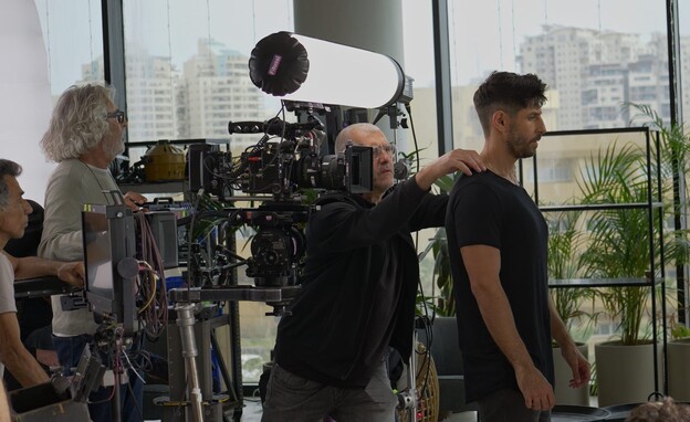 עידן עמדי בקמפיין של י.ח. דמרי עידן עמדי בקמפיין של י.ח. דמרי