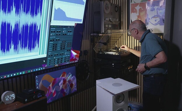 פיני שפטר במעבדה שלו פיני שפטר במעבדה שלו