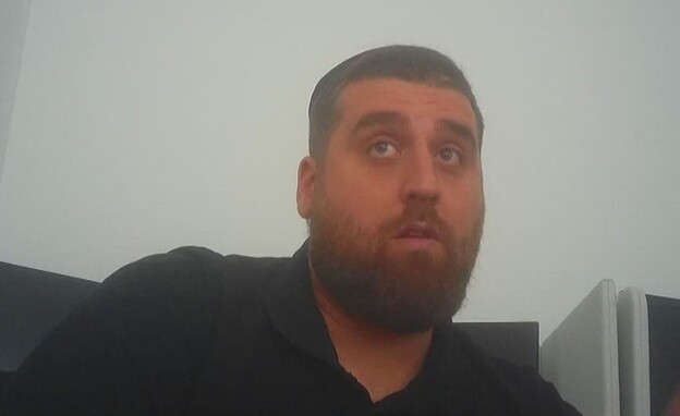 רוני, איש מכירות של זכות ויוזמה