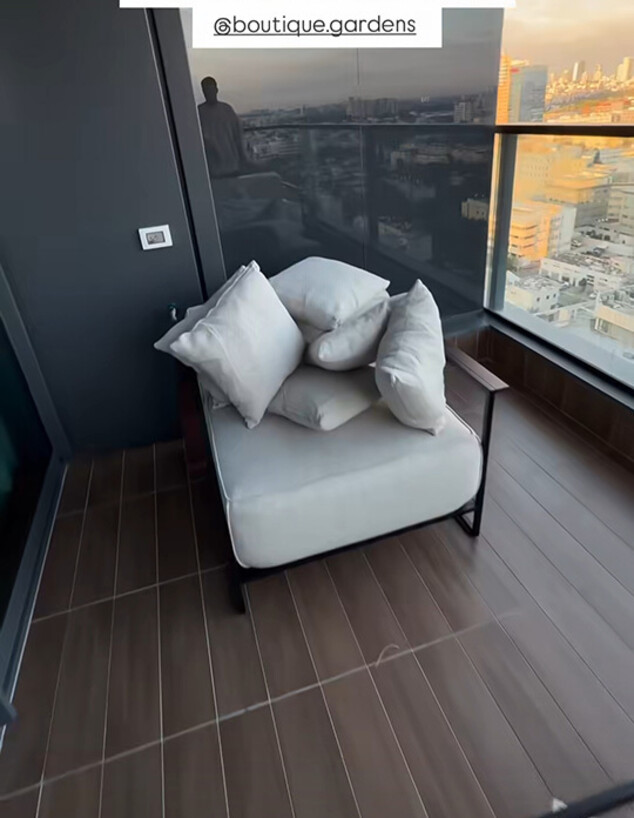 מאי ערב מציצים מרפסת ג 