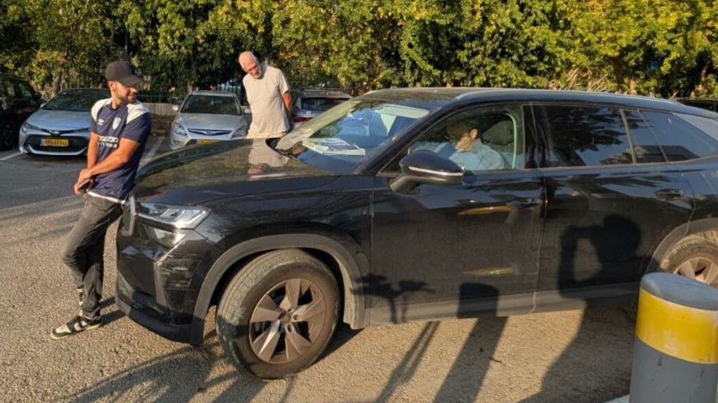 פעיל הימין מרדכי ימין חסם את רכבו של ח"כ גלעד קריב