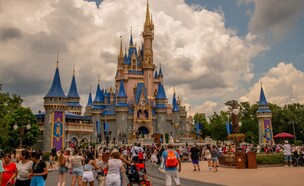 דיסניוורלד (צילום: Pop Century Resort, shutterstock)