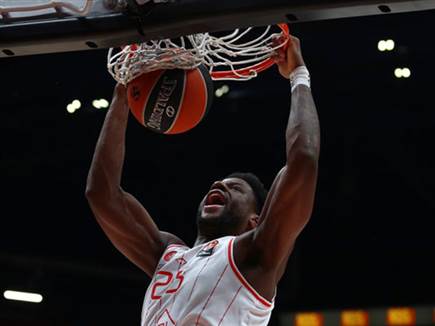 אוטורו חגג עם שיא עונתי של 20 נקודות (Euroleague Basketball via Getty)