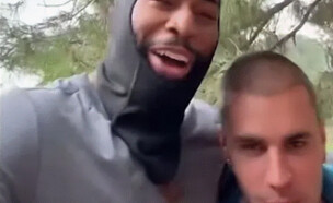 ג'סטין ביבר והנהג התקוע (צילום: רשתות חברתיות)