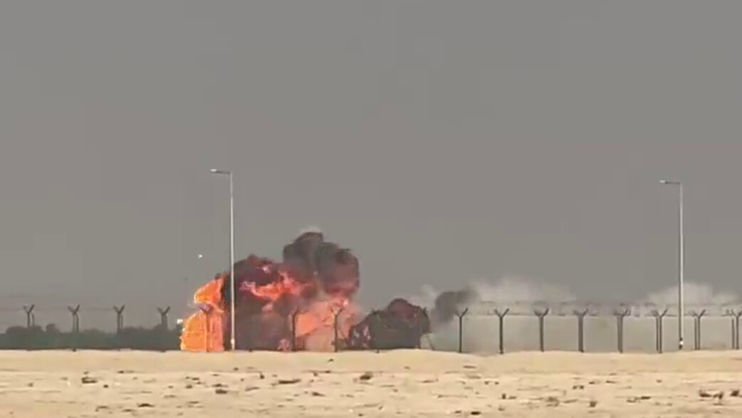 מטוס קרב הודי התרסק בסלון האווירי בדובאי מטוס קרב הודי התרסק בסלון האווירי בדובאי