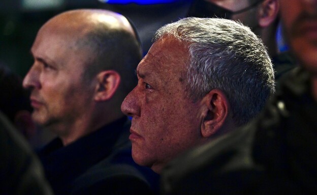 אייזנקוט ובנט בהפגנה למען ועדת חקירה ממלכתית בכיכר אייזנקוט ובנט בהפגנה למען ועדת חקירה ממלכתית בכיכר