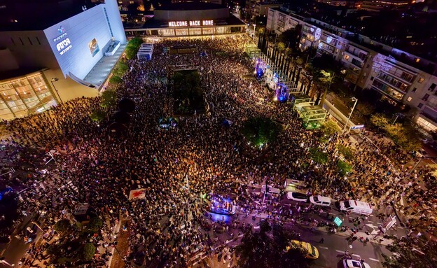 ההפגנה למען הקמת ועדת חקירה ממלכתית בכיכר הבימה ההפגנה למען הקמת ועדת חקירה ממלכתית בכיכר הבימה
