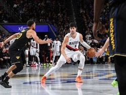 (Photo by Noah Graham/NBAE via Getty Images) (צילום: ספורט 5)