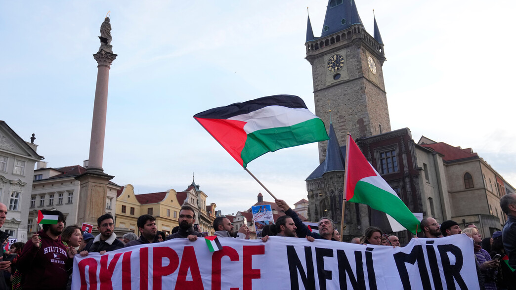 הפגנה פרו-פלסטינית בפראג שבצ'כיה הפגנה פרו-פלסטינית בפראג שבצ'כיה