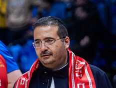 "איים לשסף את גרונו, ולפגוע מינית בביתו בת ה-15"