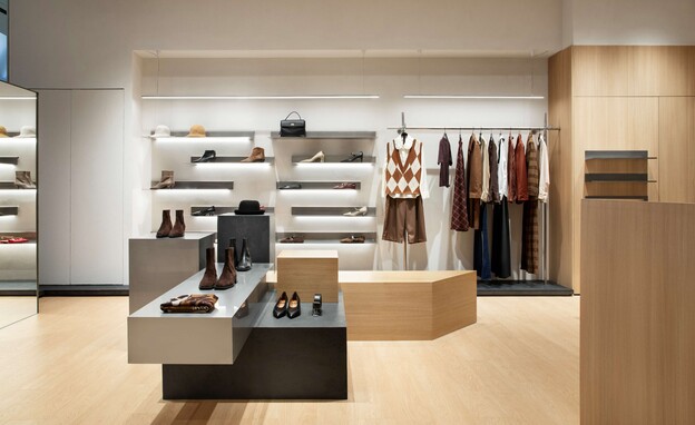 החנות של רונן חן טי אל וי (צילום: נועה בלרשטיין)