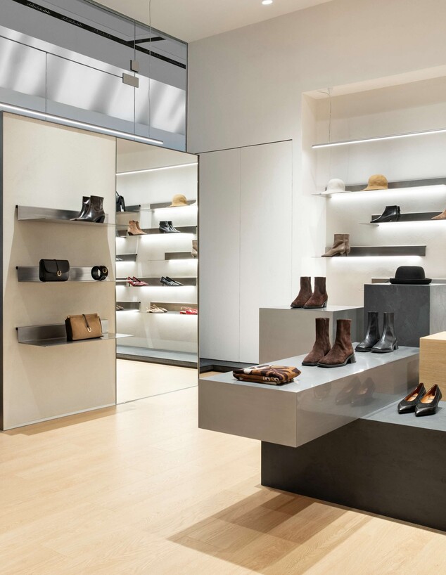 החנות של רונן חן טי אל וי