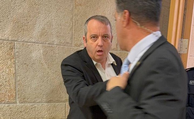 ח״כ גלעד קריב זועם אחרי שמרדכי דוד הגיע לדיון 