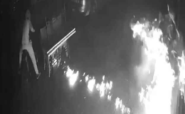 הרצל גבצו מצית את החנות