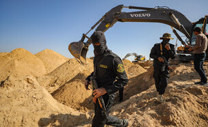 חיפוש אחר חטופים חללים (צילום: עלי ח'אסן, פלאש 90)