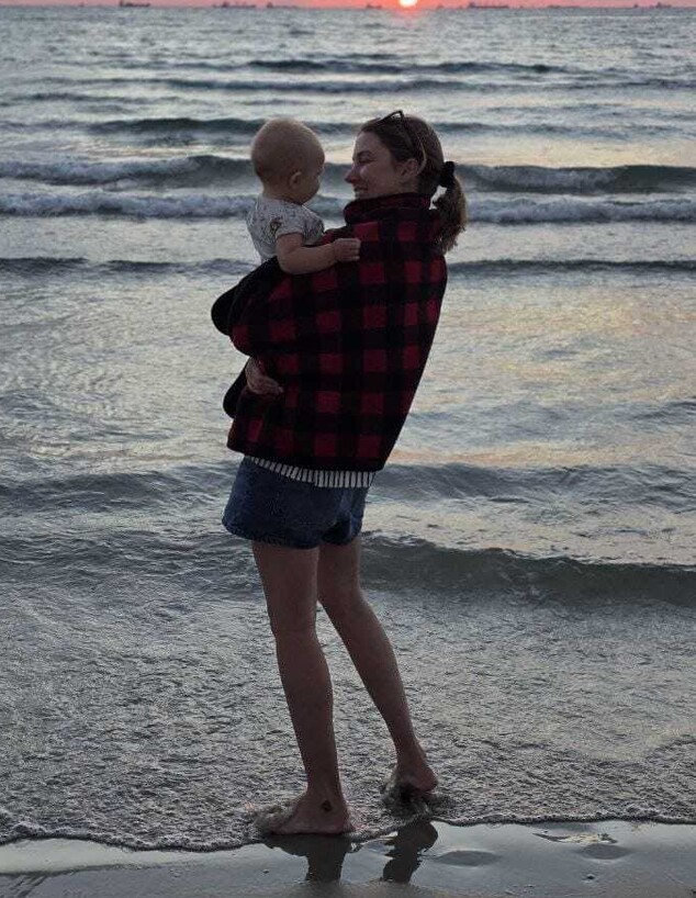 התינוקת ואמה