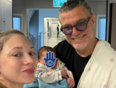 חיים צינוביץ' עם אשתו ובתו השנייה (צילום: 27 א')