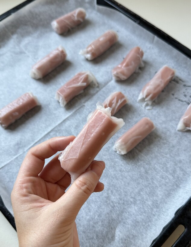 משה בתיבה בגרסה הרזה. לא רואים עליהם את הפוטנציאל