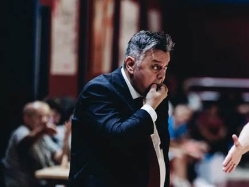 (FIBA, מאמן גרניקה - לוקאס פרננדס) (צילום: ספורט 5)