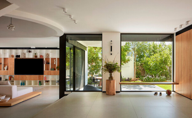 בית יולי וולמן מרפסת ליד הכניסה לבית בית יולי וולמן מרפסת ליד הכניסה לבית