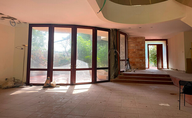 בית יולי וולמן מבט לכניסה לפני בית יולי וולמן מבט לכניסה לפני