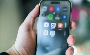 כלי בינה מלאכותית (צילום: Aerps.com/Unsplash)