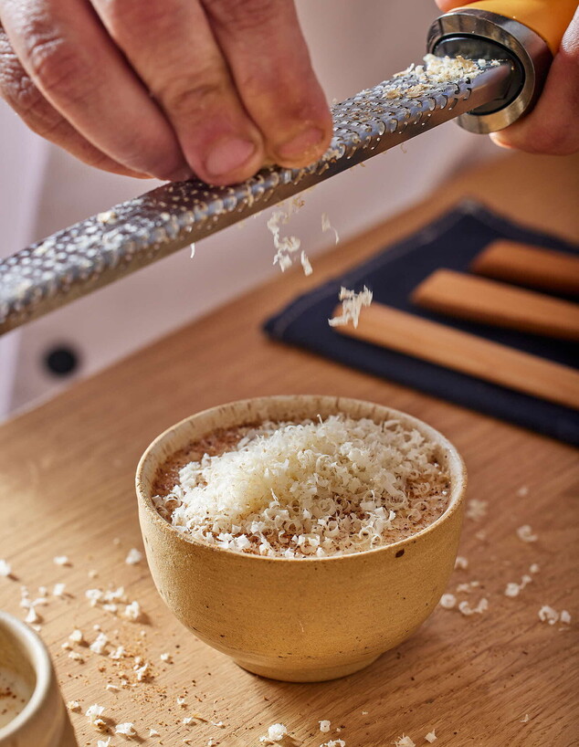 אורז, מי ורדים מהגינה של שמחה, תבלינים חמים. מסעדת אורז, מי ורדים מהגינה של שמחה, תבלינים חמים. מסעדת