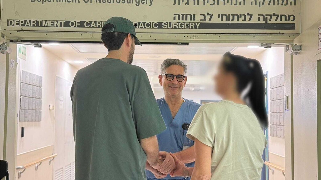 בהפרש של 20 שנה: המנתח שהציל את האישה ואת בנה בהפרש של 20 שנה: המנתח שהציל את האישה ואת בנה