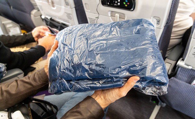 ניילון שמיכות וכריות טיסה