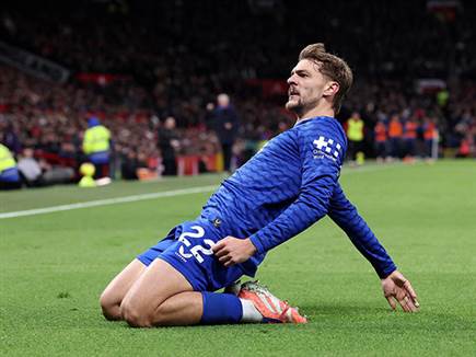 הוכרע על ידי שער נהדר של דוסברי הול (Carl Recine/Getty Images)