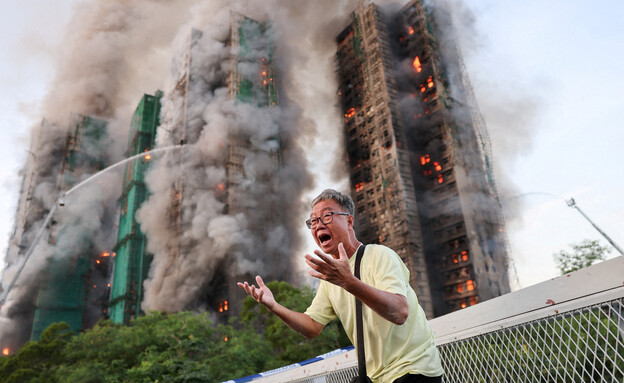 גורדי שחקים בהונג קונג עולים באש