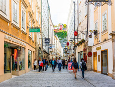 "תיירים מישראל ידועים כאן כחמים ונדיבים"