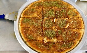 כנאפה ובס עוספיה  (צילום: ריטה גולדשטיין, mako אוכל)