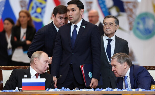 פוטין ויועצו המדיני הבכיר יורי אושקוב