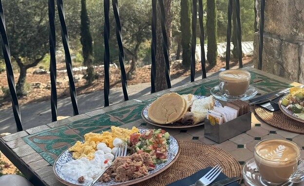 ארוחת בוקר בית בגליל מרפסת