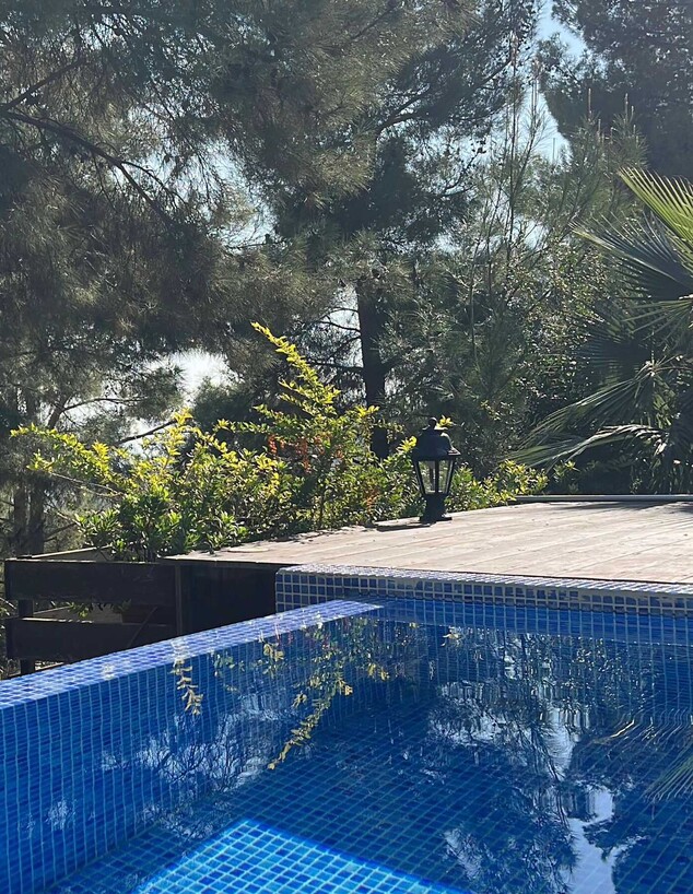 בריכה של חדר המלון