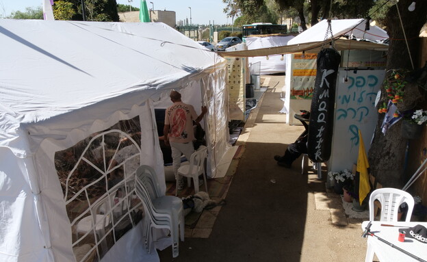 מאהל מחאת הלומי הקרב בכנסת