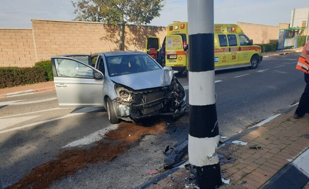 בן 70 התנגש בעמוד בעקבות אירוע לבבי (צילום: פעילות מבצעית)