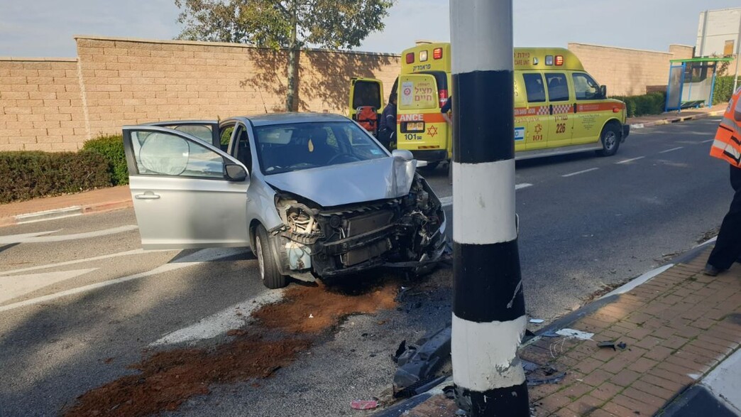 בן 70 התנגש בעמוד בעקבות אירוע לבבי