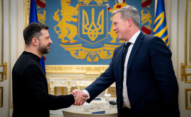 מזכיר הצבא האמריקני דן דריסקול עם זלנסקי בקייב